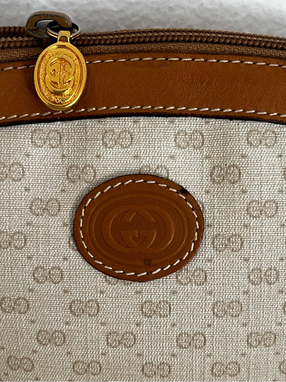 Gucci Crème Micro GG Supreme Dome Cosmetic Clutch Tan Leather Trim Vintage 1980s - Picture 15 of 16